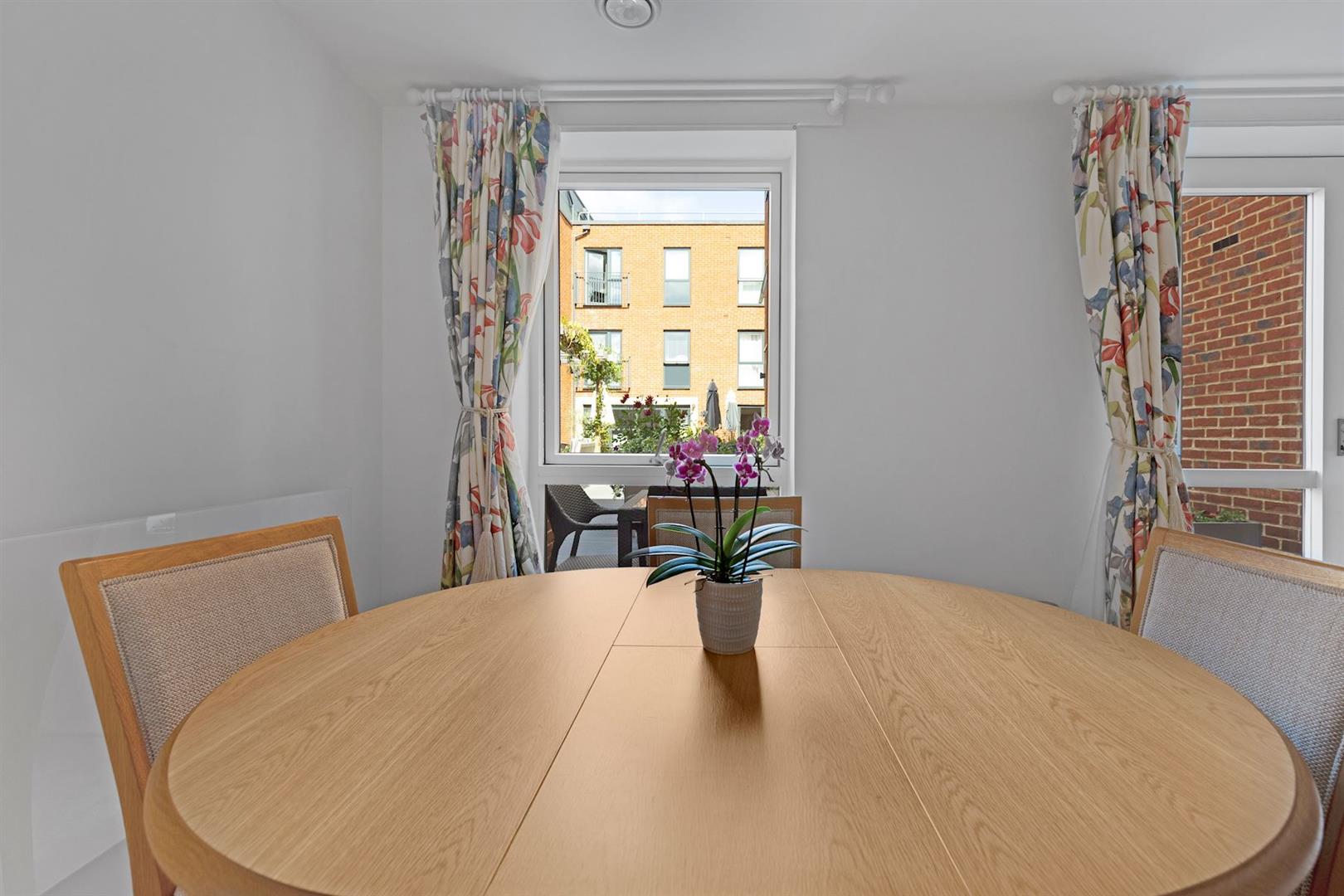 High Street, Cobham, KT11 3EB