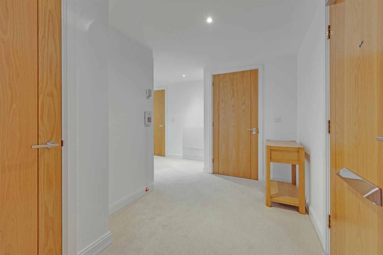 High Street, Cobham, KT11 3EB