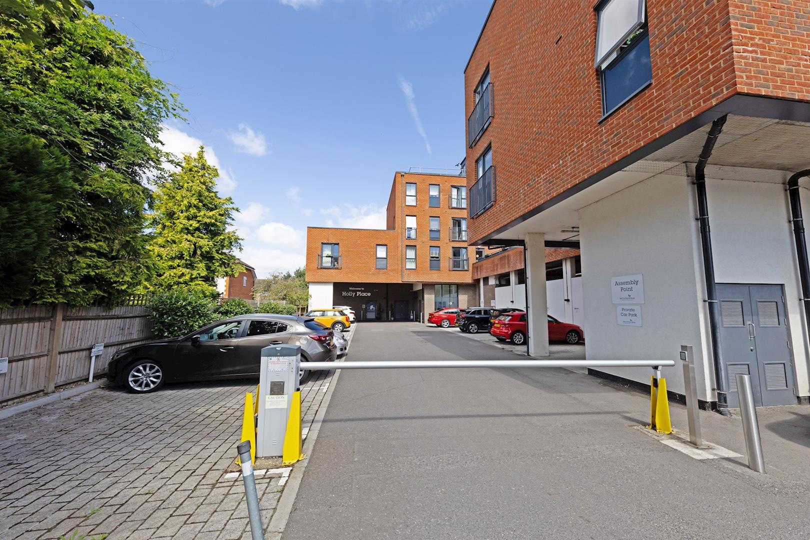 High Street, Cobham, KT11 3EB