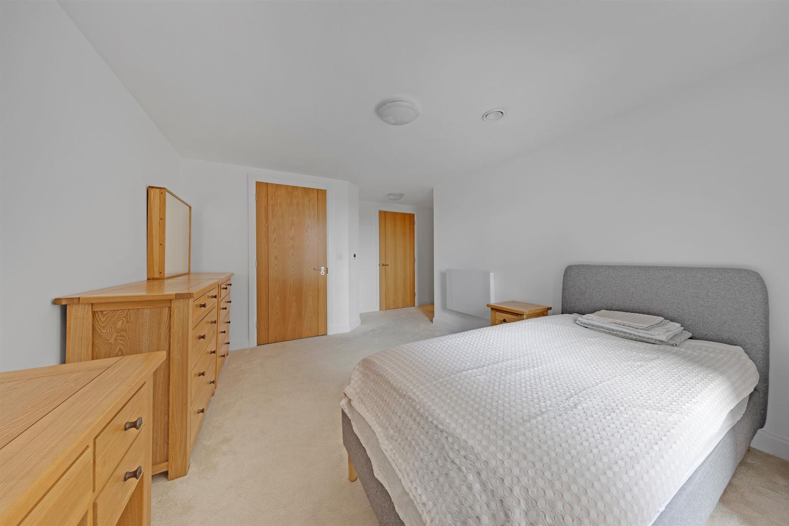 High Street, Cobham, KT11 3EB