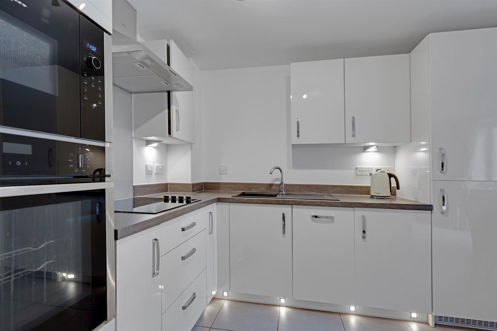 High Street, Cobham, KT11 3EB