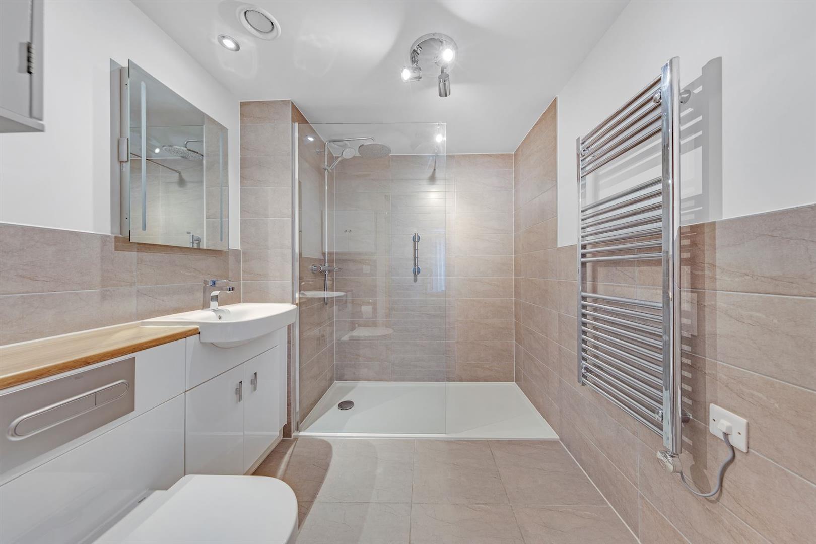 High Street, Cobham, KT11 3EB