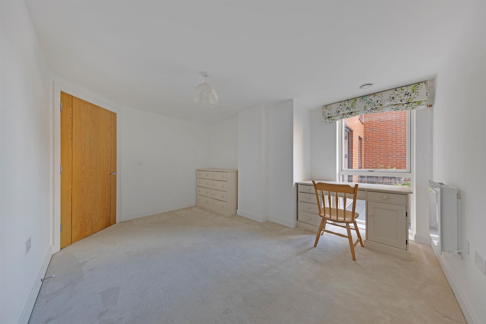 High Street, Cobham, KT11 3EB