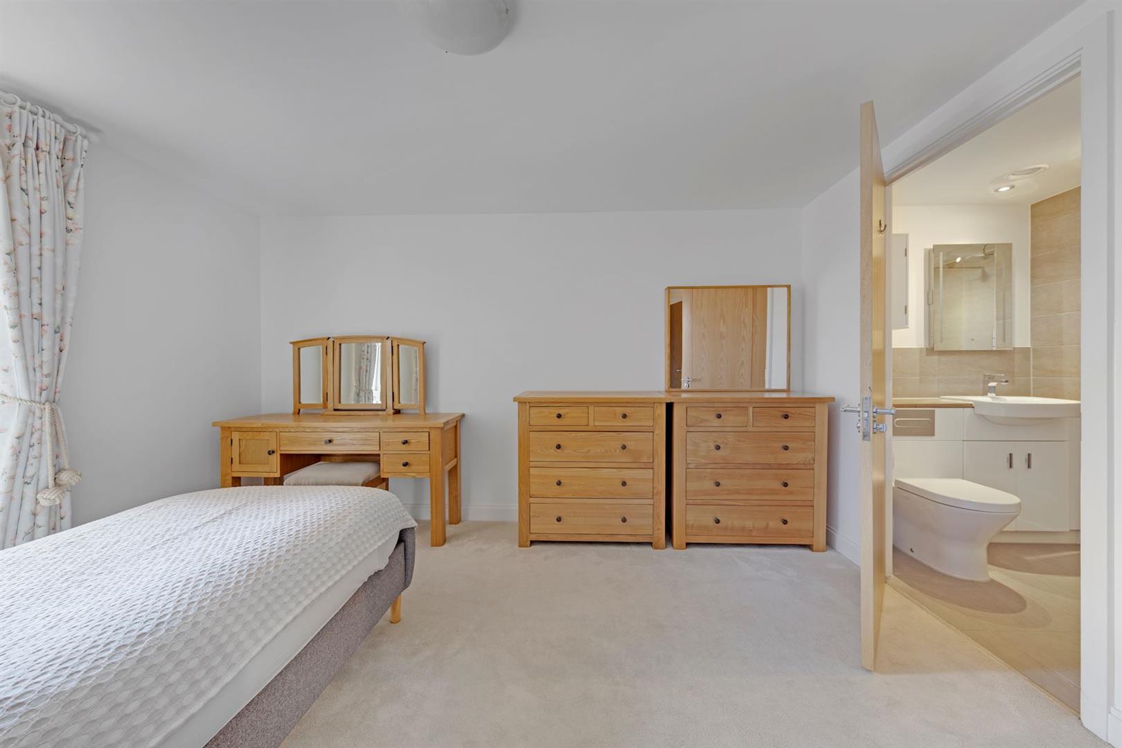 High Street, Cobham, KT11 3EB
