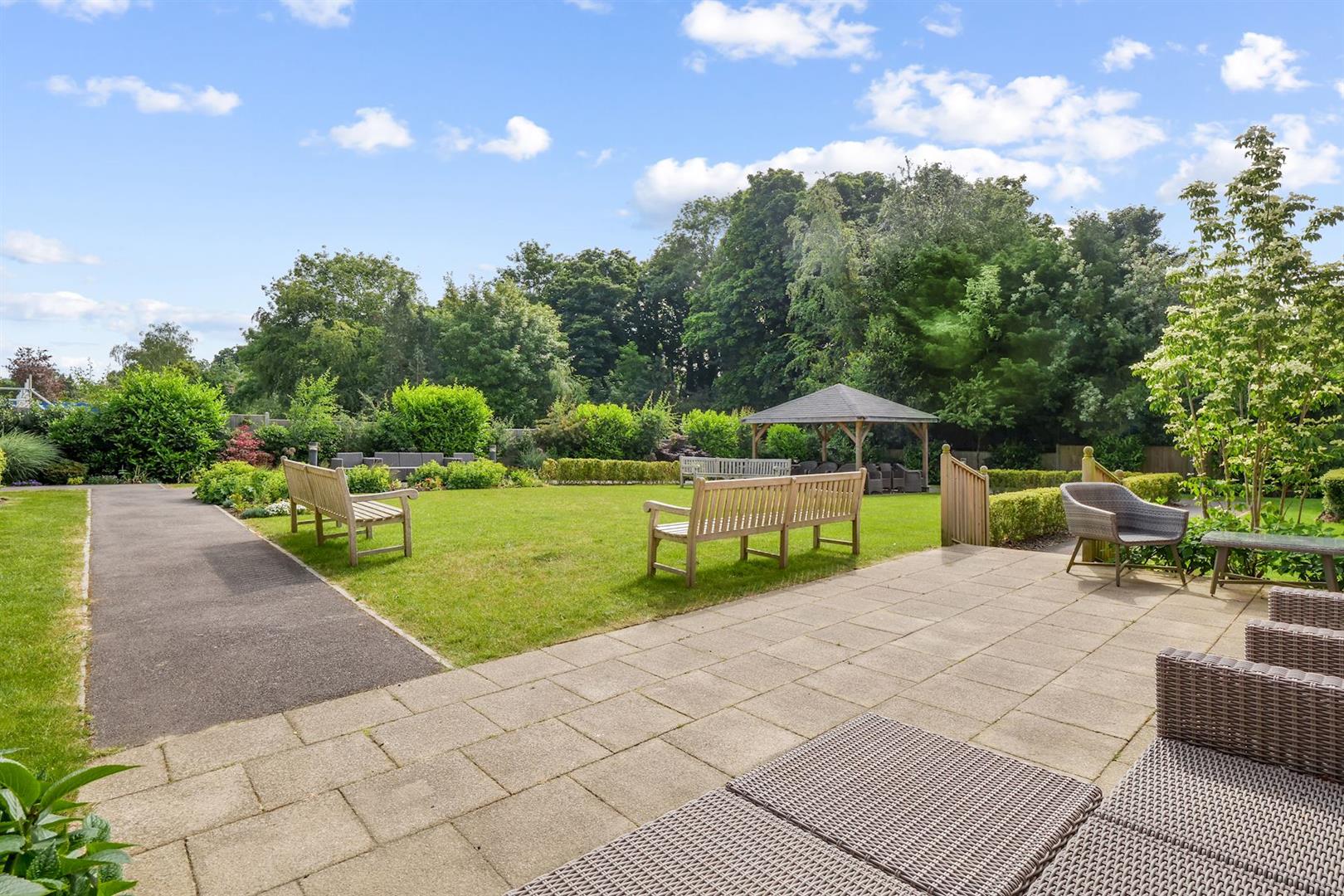 Addington Road, Sanderstead, South Croydon, CR2 8AX