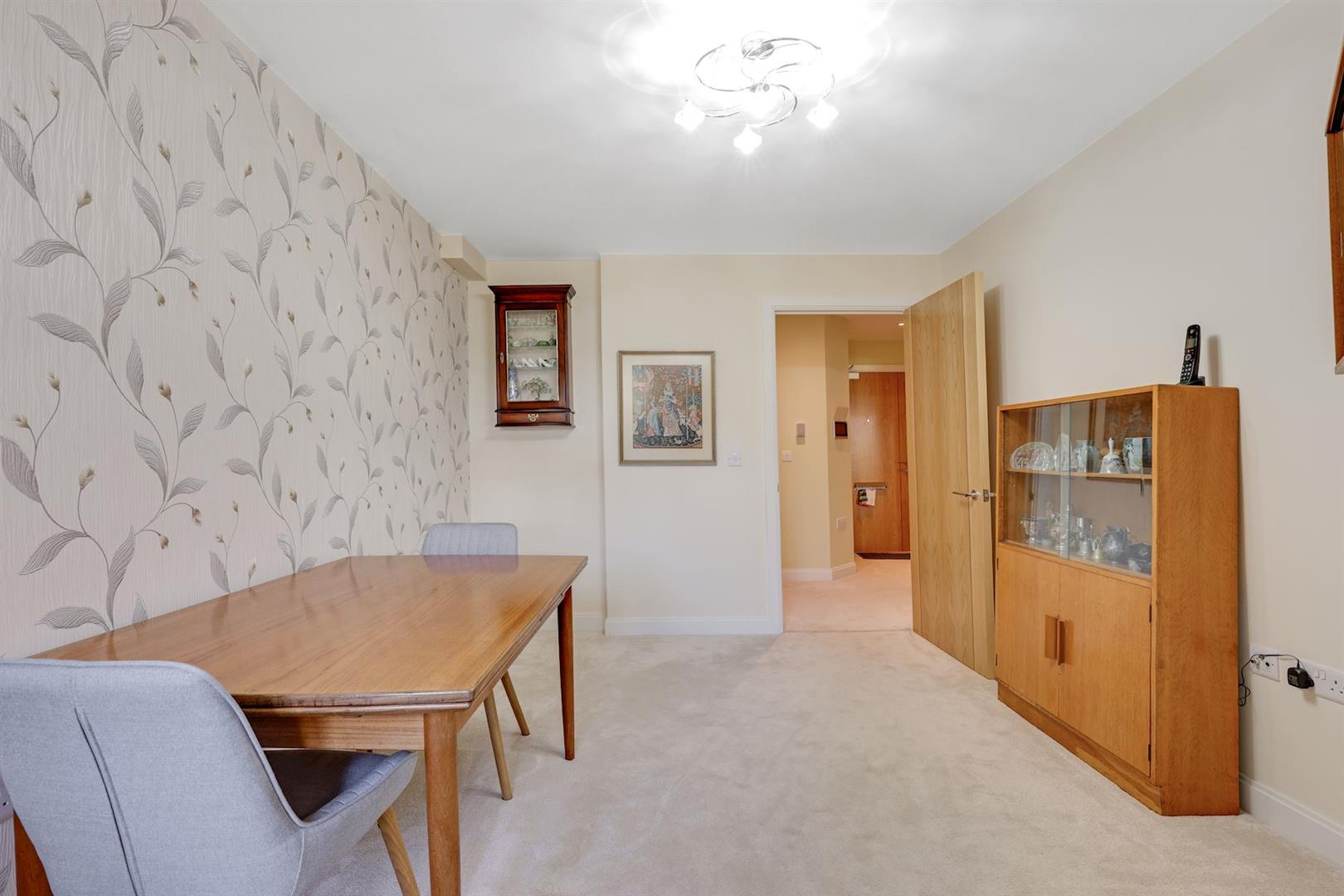 Addington Road, Sanderstead, South Croydon, CR2 8AX