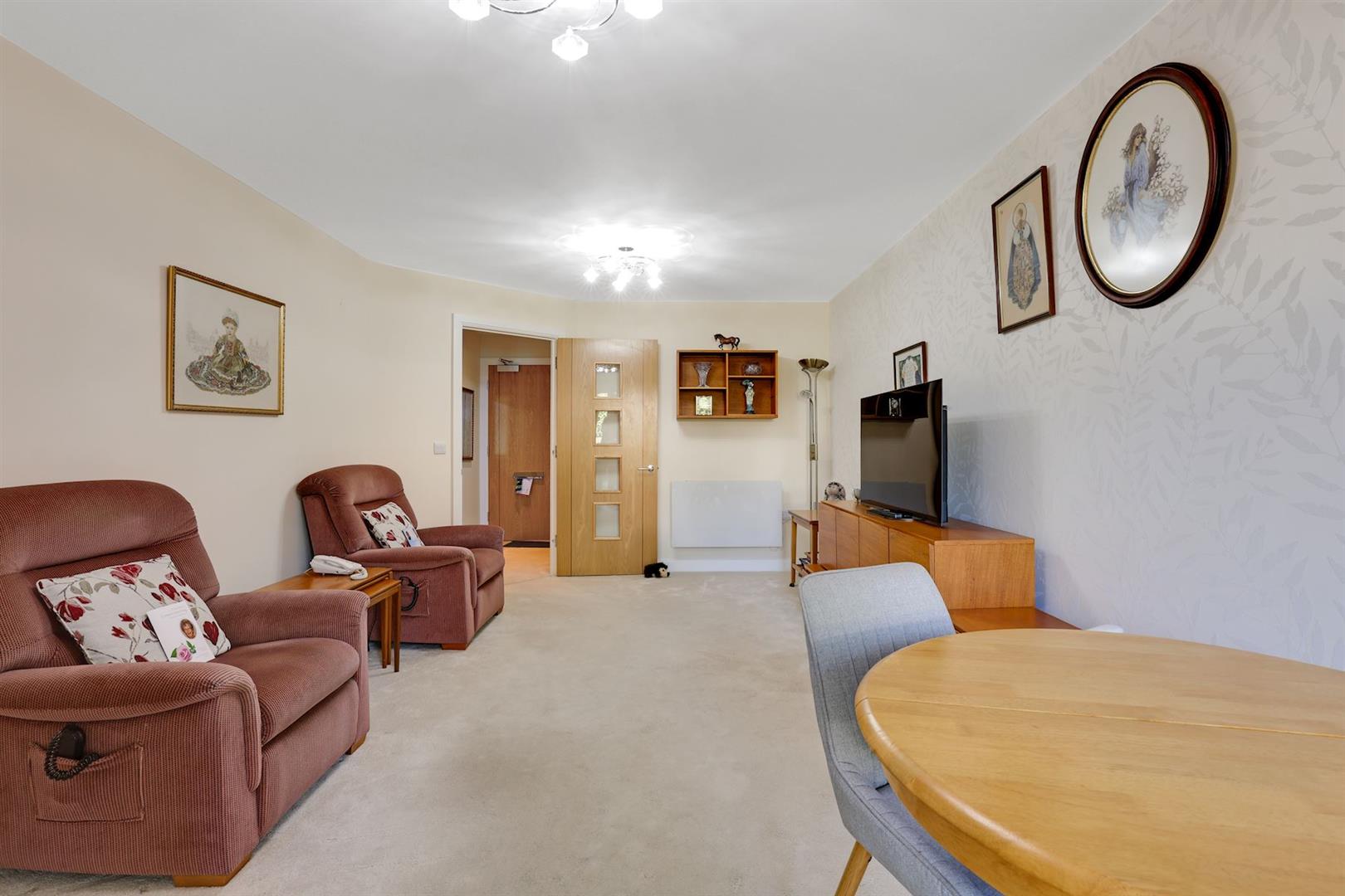 Addington Road, Sanderstead, South Croydon, CR2 8AX