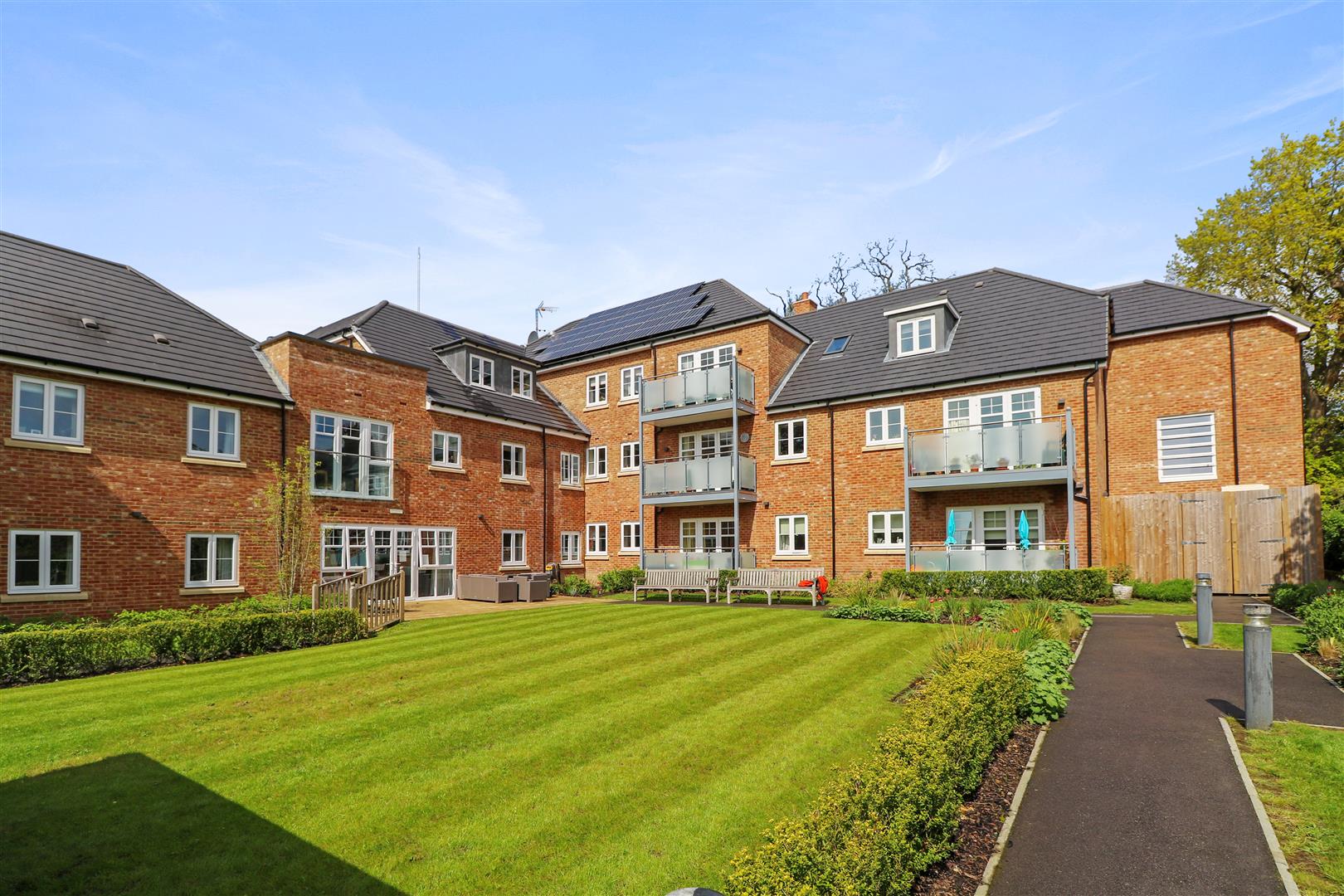 Addington Road, Sanderstead, South Croydon, CR2 8AX