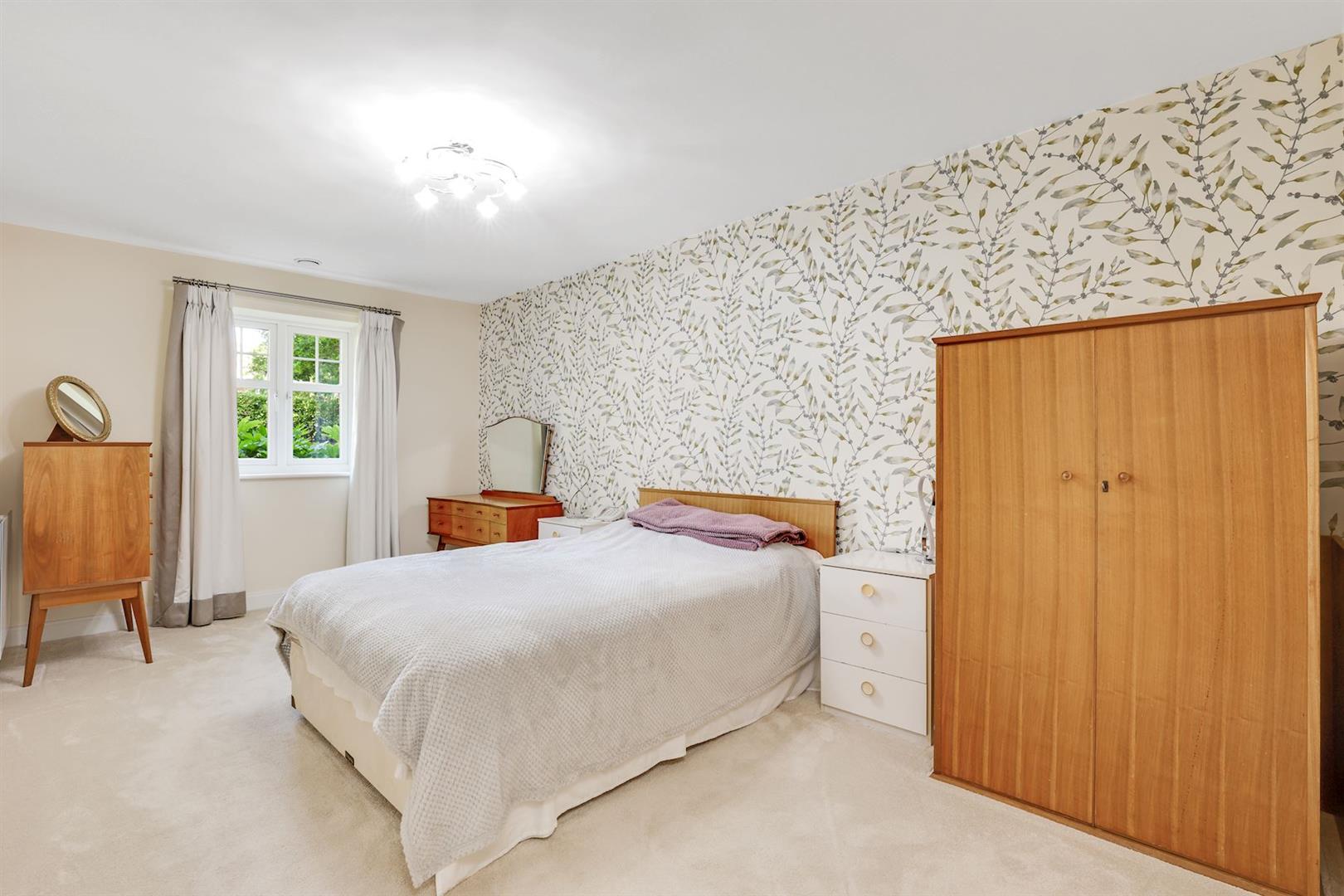 Addington Road, Sanderstead, South Croydon, CR2 8AX