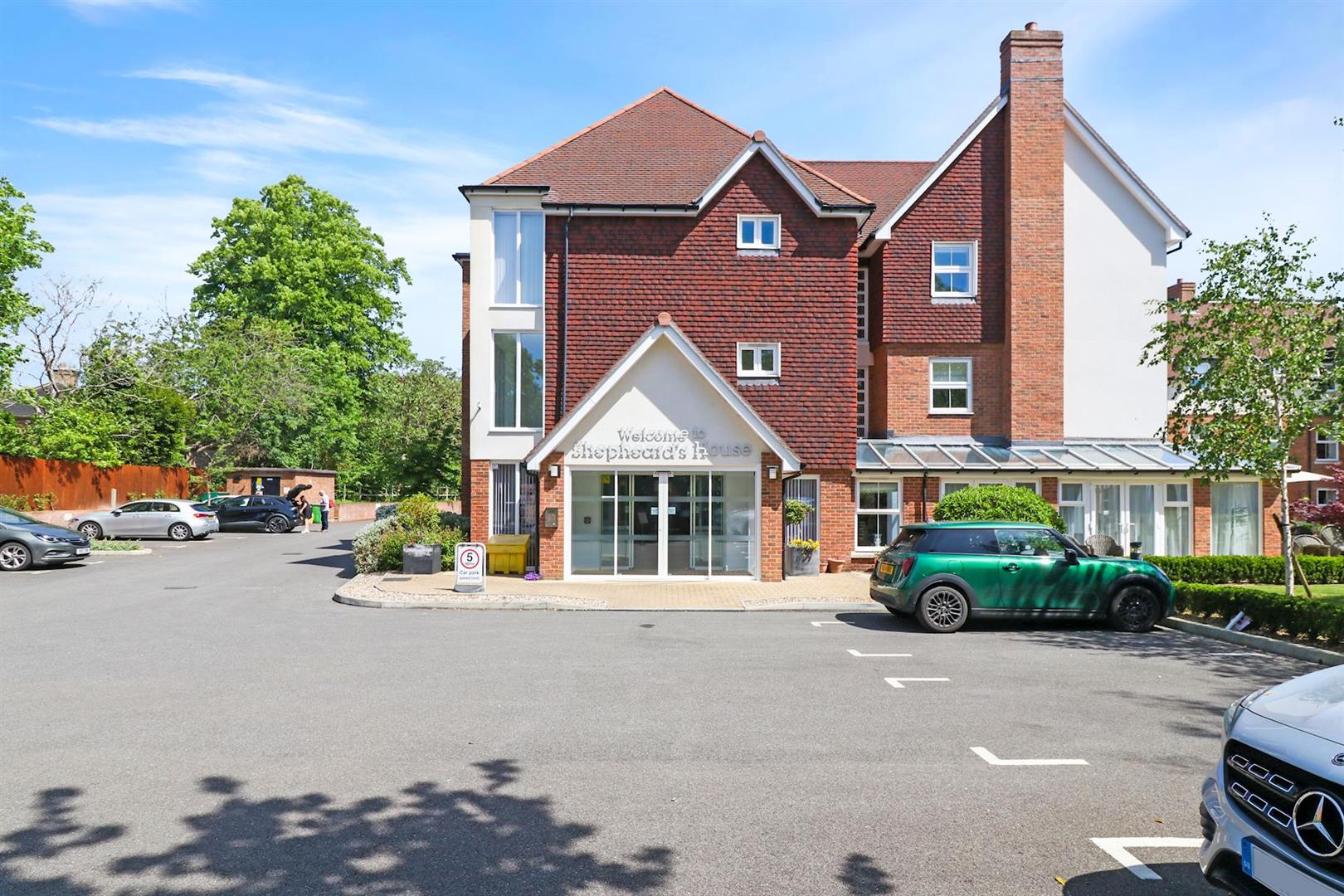 Manor Park Road, Chislehurst, BR7 5FT