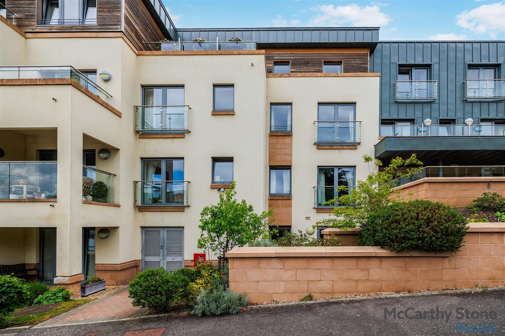 Merrilees Gate, 50 Baberton Avenue, Juniper Green, EH14 5DU