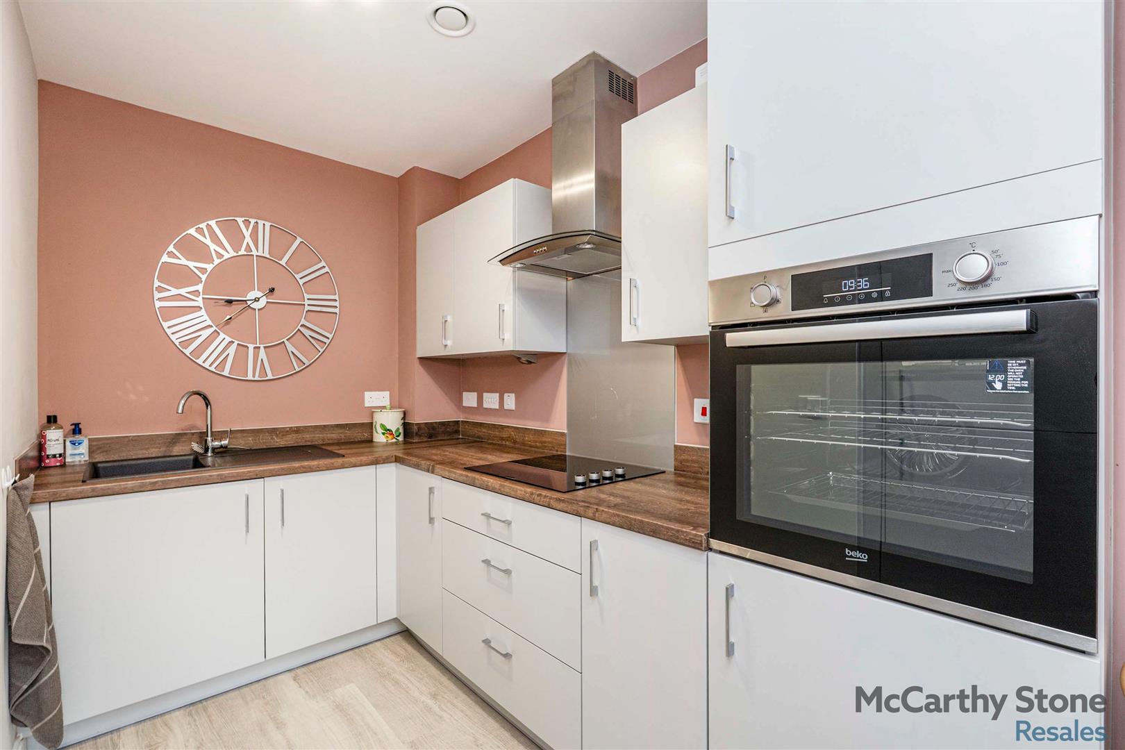 London Road, Bagshot, GU19 5HL