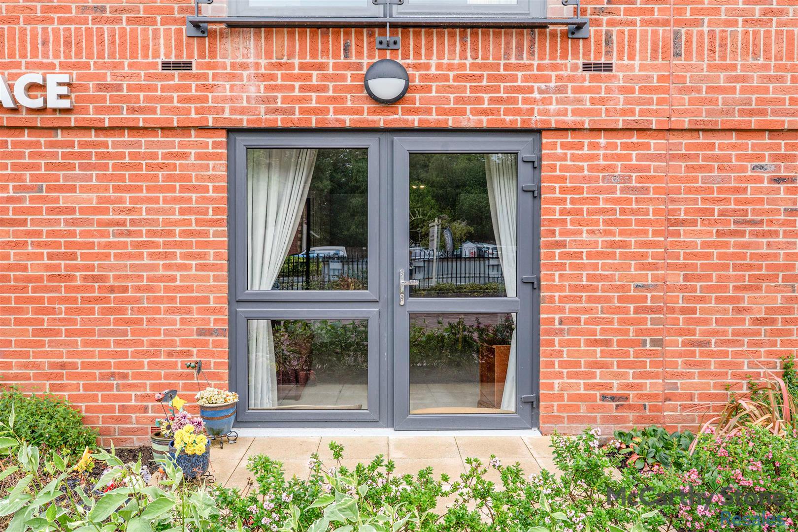 London Road, Bagshot, GU19 5HL