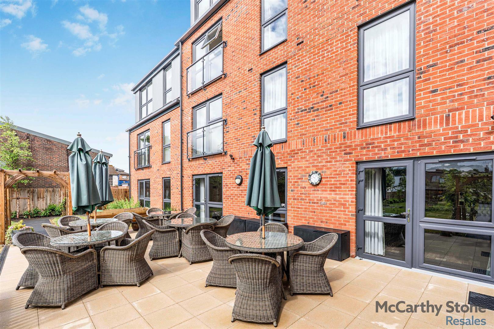London Road, Bagshot, GU19 5HL