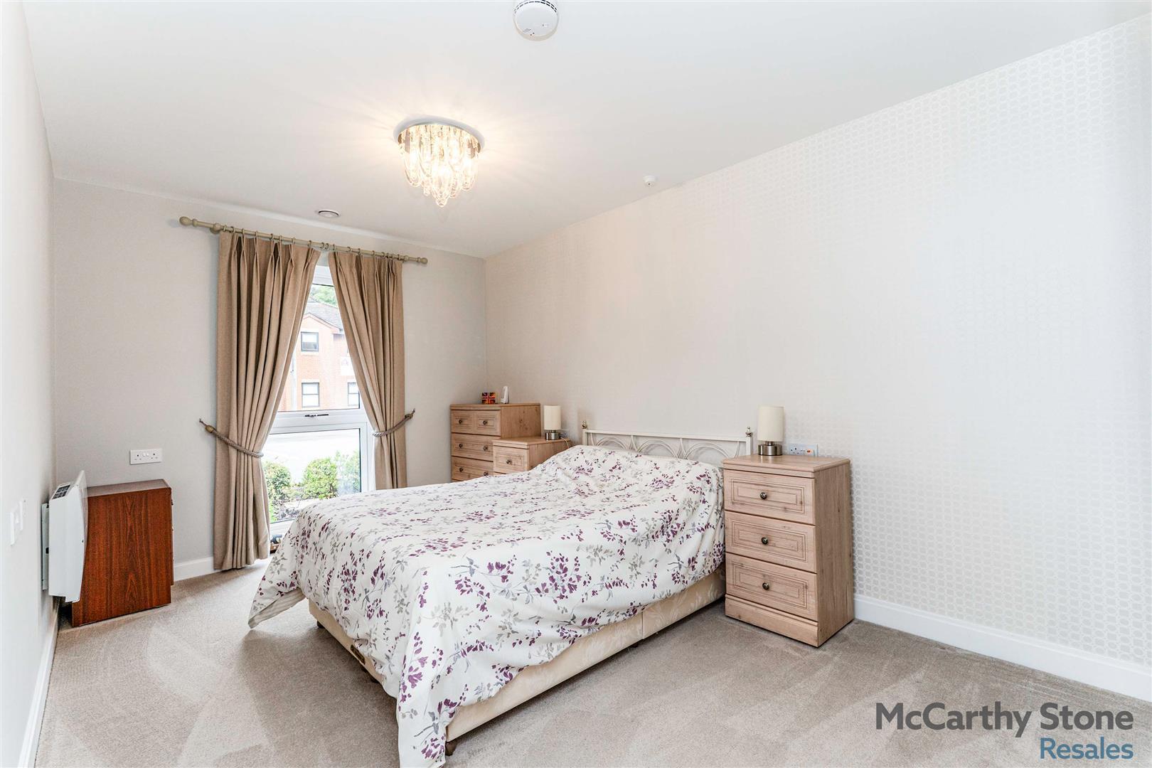 London Road, Bagshot, GU19 5HL