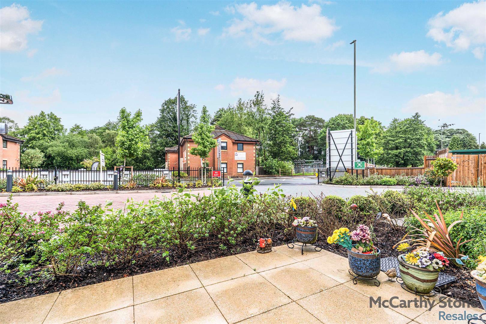 London Road, Bagshot, GU19 5HL