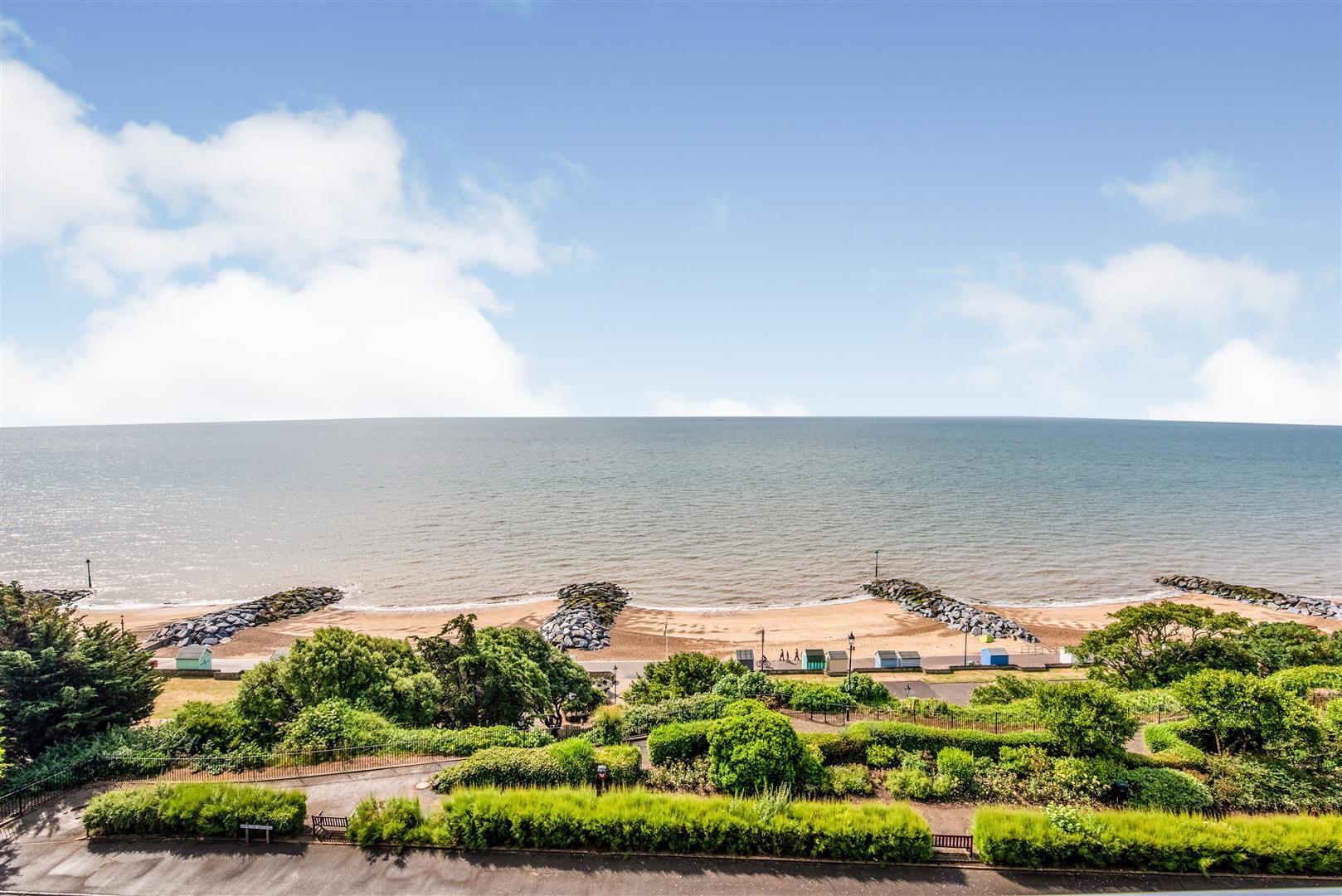 Pavilion Court, Hamilton Gardens, Felixstowe, IP11 7FA