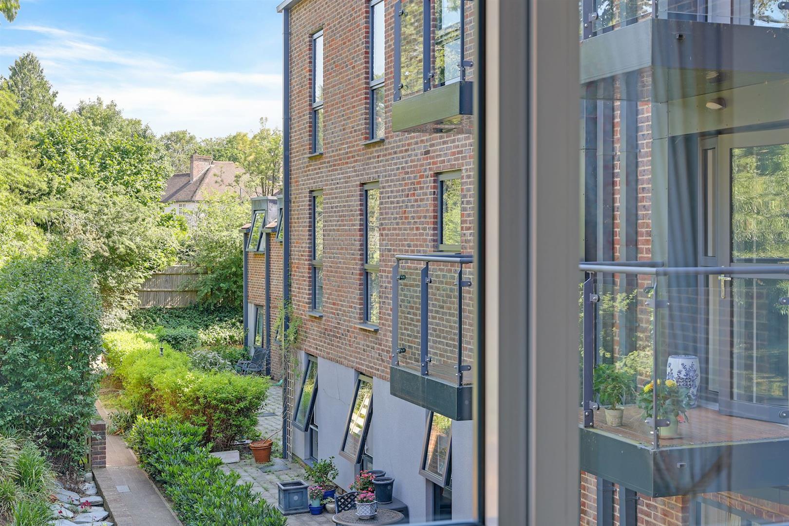 London Road, Guildford, GU1 1FF