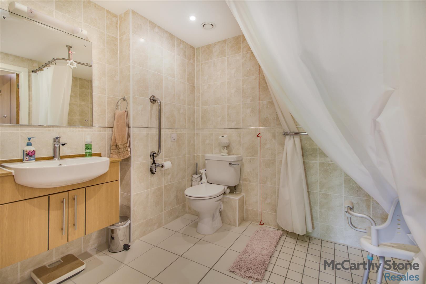 Mandeville Court, Darkes Lane, Potters Bar, Hertfordshire, EN6 1BZ