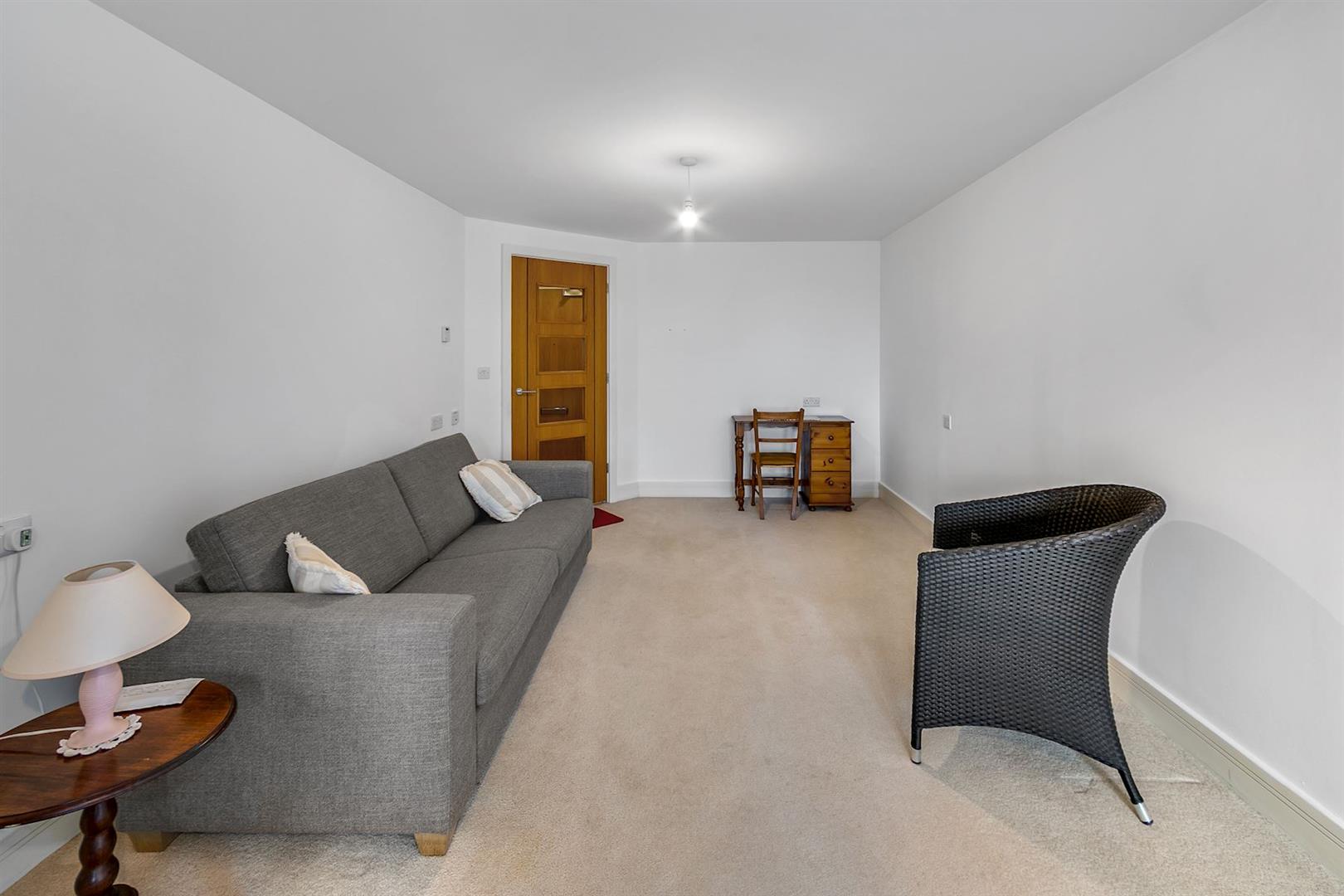 Abbotsmead Place, Caversham, Reading