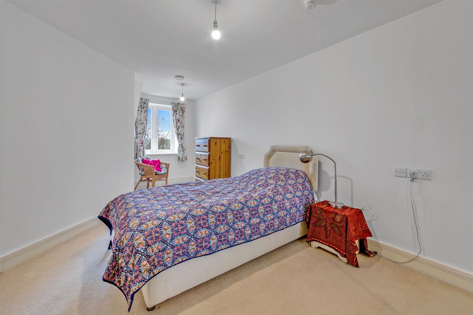 Abbotsmead Place, Caversham, Reading