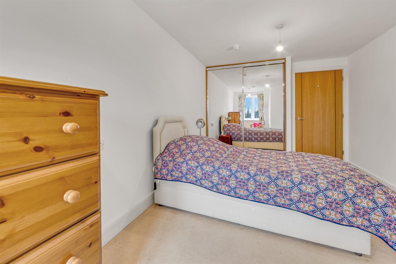 Abbotsmead Place, Caversham, Reading