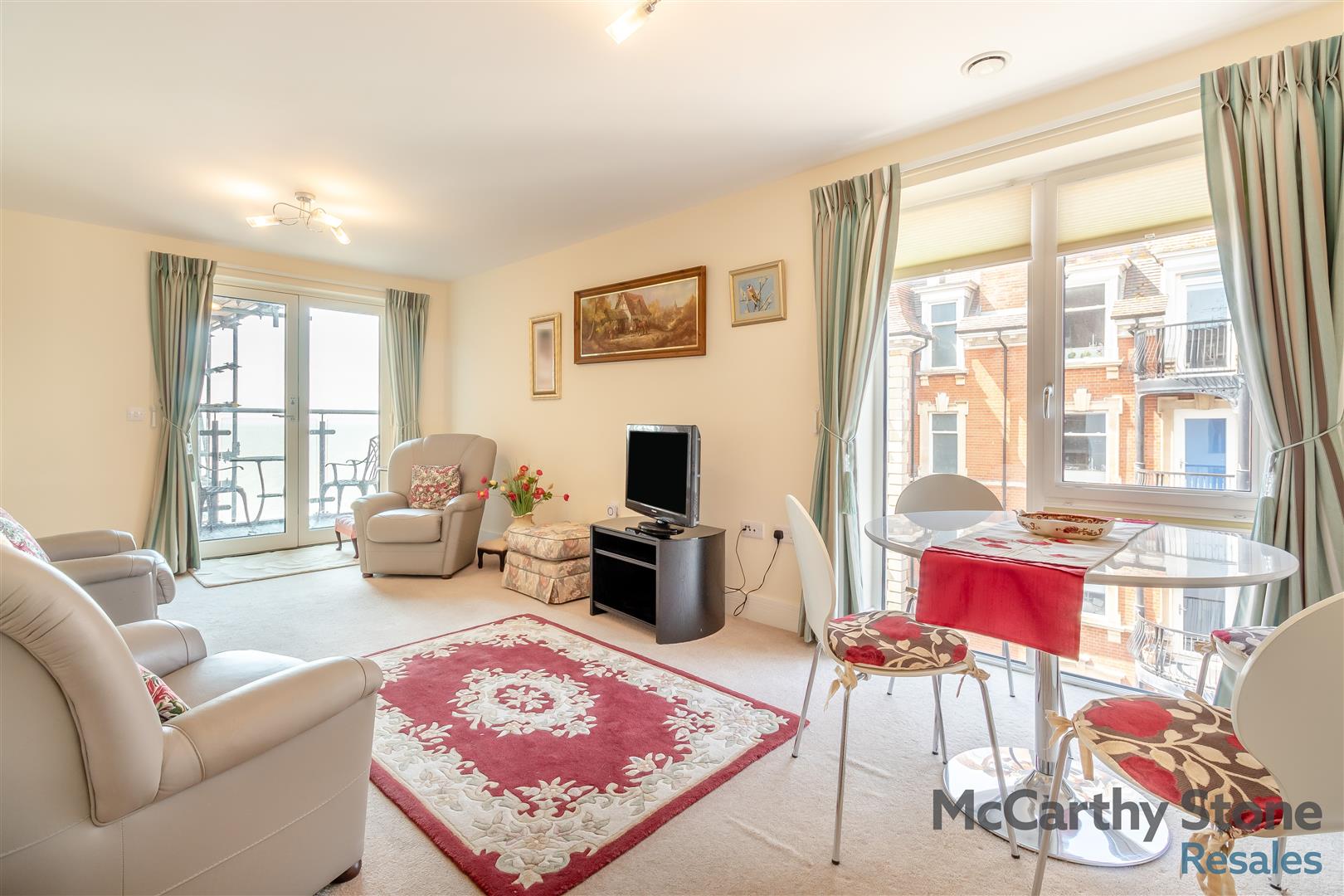 Pavilion Court, Hamilton Gardens, Felixstowe, IP11 7FA