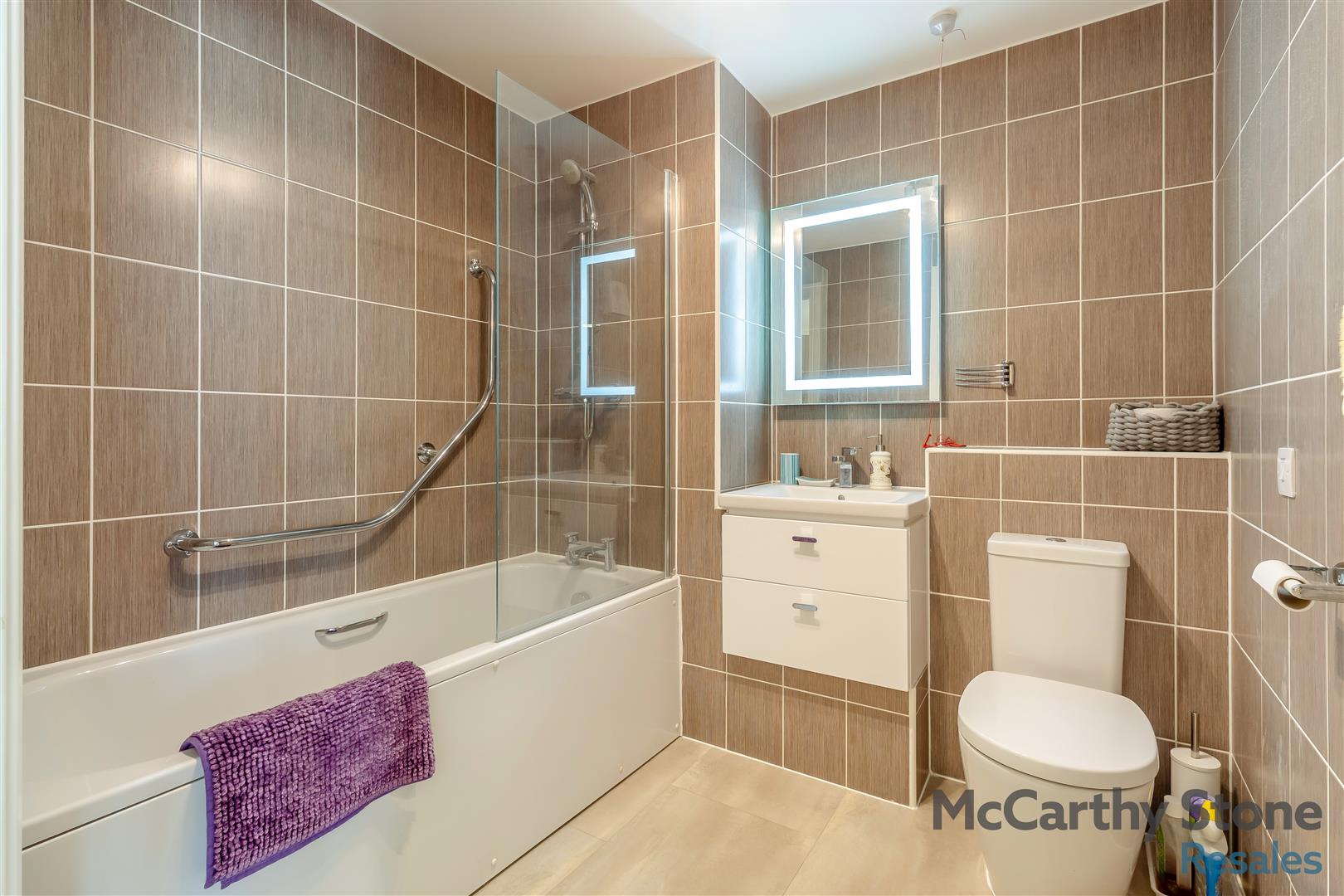 Pavilion Court, Hamilton Gardens, Felixstowe, IP11 7FA
