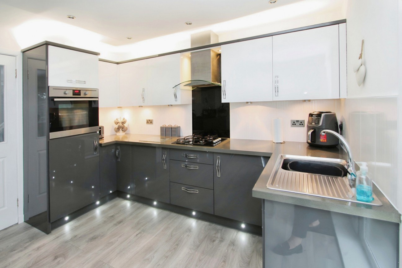 Mains Hill, Erskine, PA8 7