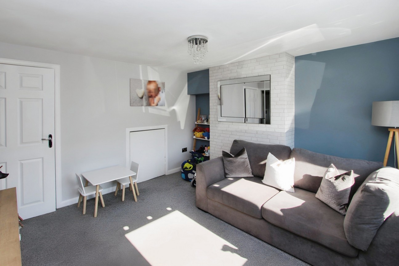 Byres Road, Elderslie, PA5 9