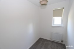 Castle Gardens, Paisley, PA2 9