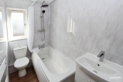 Castle Gardens, Paisley, PA2 9