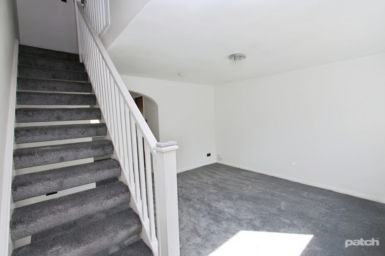Castle Gardens, Paisley, PA2 9