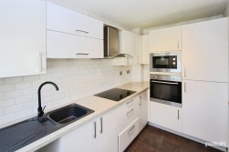 Castle Gardens, Paisley, PA2 9