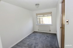 Castle Gardens, Paisley, PA2 9