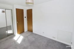 Castle Gardens, Paisley, PA2 9