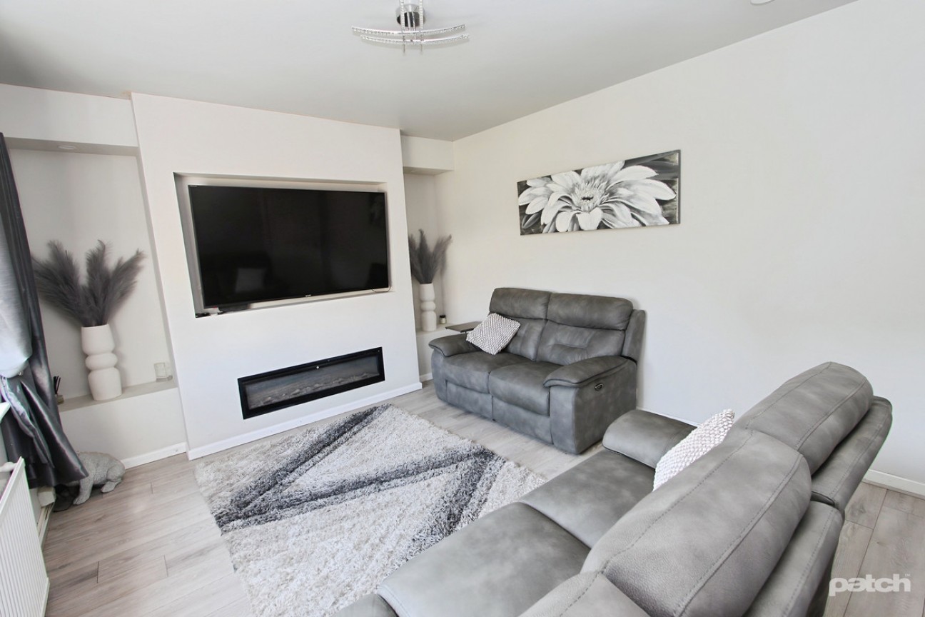 Lochhead Avenue, Linwood, PA3 3