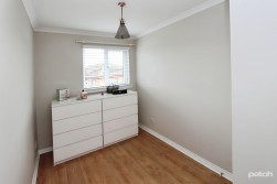 Armour Square, Johnstone, PA5 8