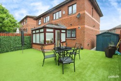 Armour Square, Johnstone, PA5 8