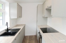 Castle Avenue, Elderslie, PA5 9