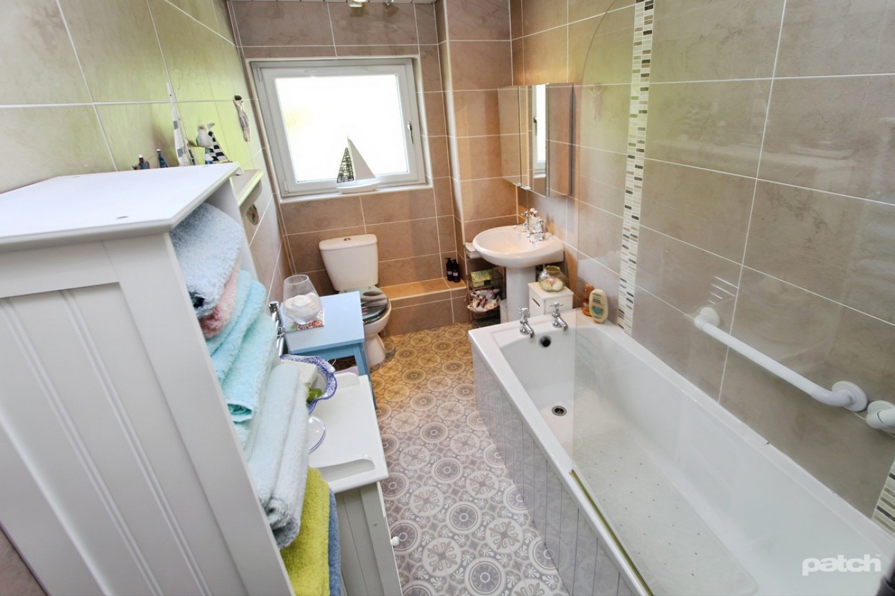 Finch Place, Johnstone, PA5 0