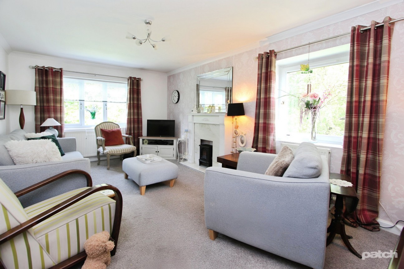 Finch Place, Johnstone, PA5 0