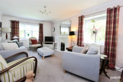 Finch Place, Johnstone, PA5 0
