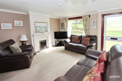 Cawdor Crescent, Bishopton, PA7 5