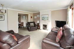 Cawdor Crescent, Bishopton, PA7 5