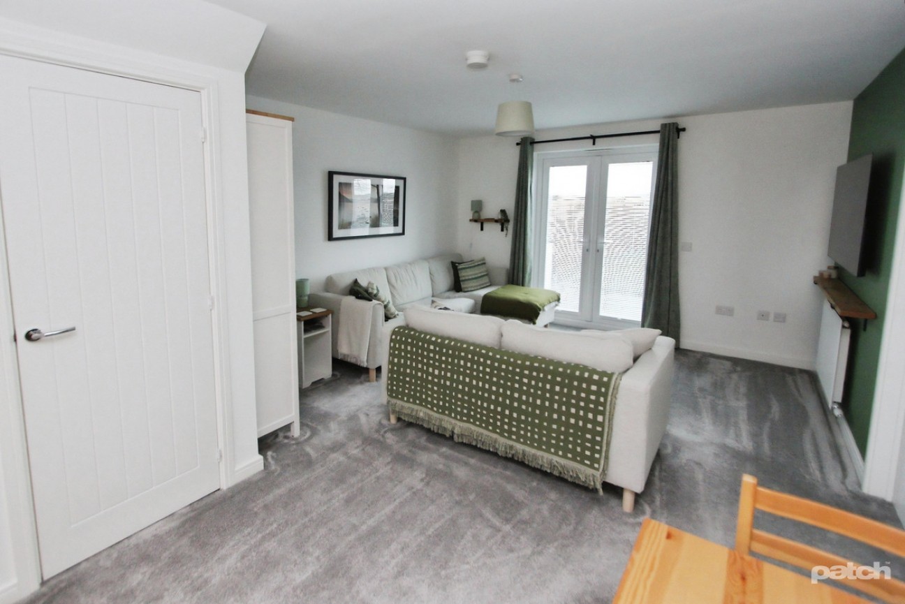 Outerwood View, Kilwinning, KA13 7