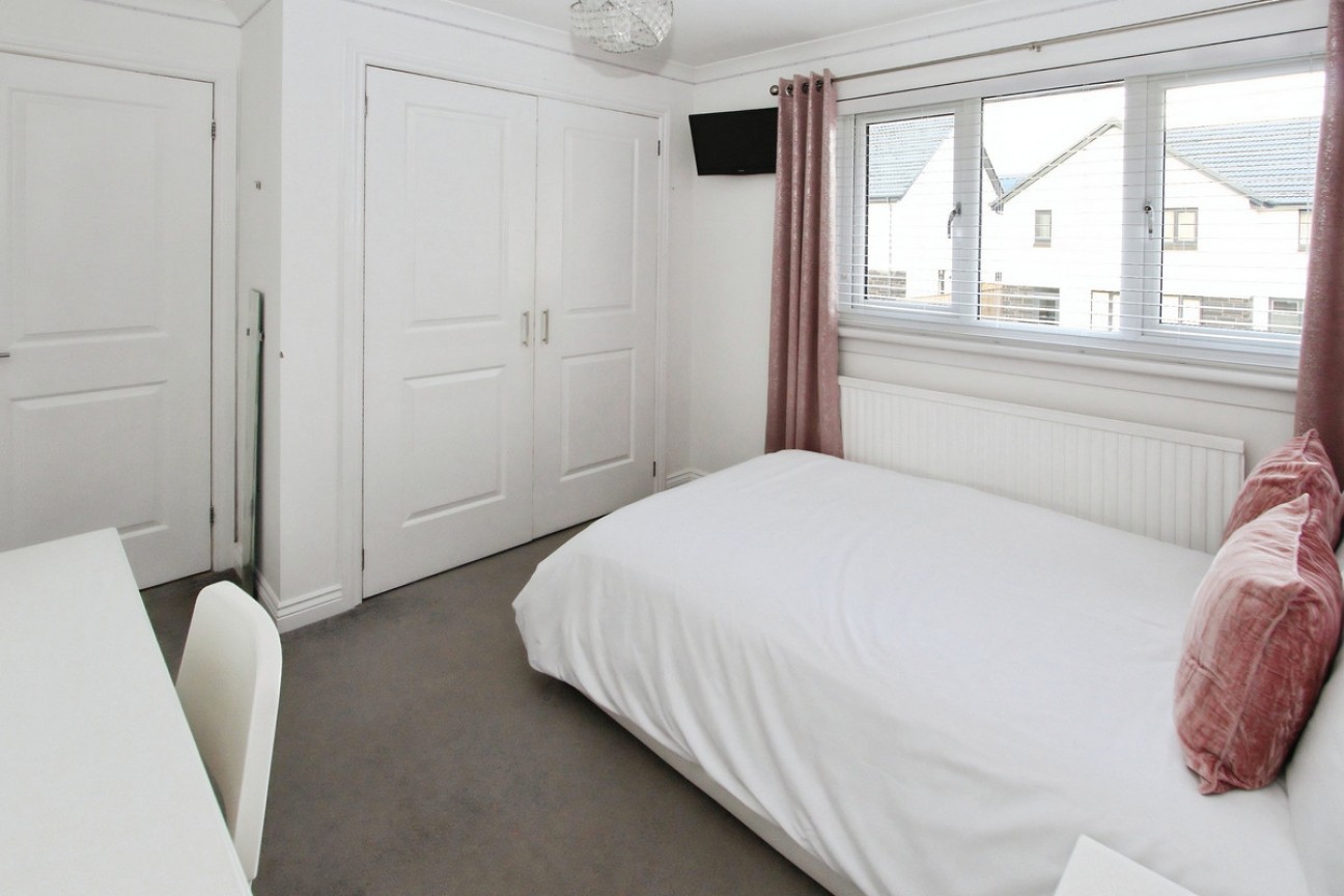 Neuk Crescent, Houston, PA6 7