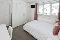 Neuk Crescent, Houston, PA6 7