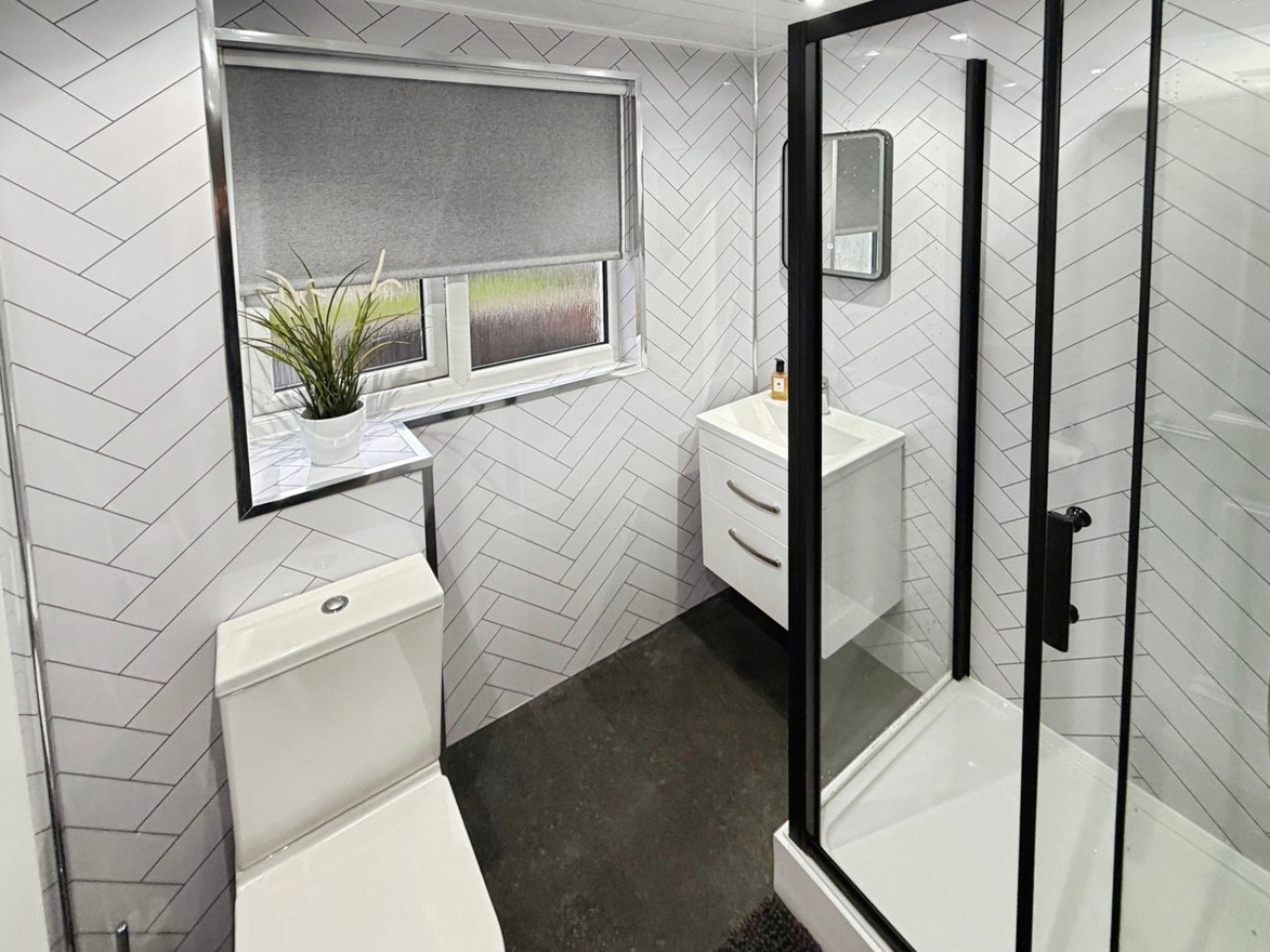 Neuk Crescent, Houston, PA6 7