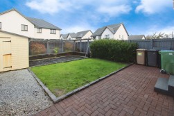 Neuk Crescent, Houston, PA6 7